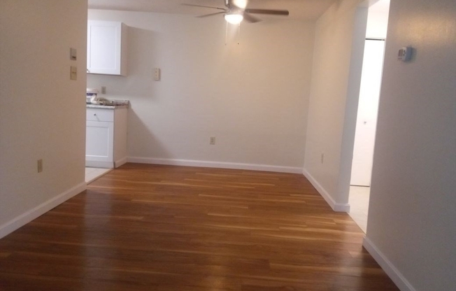 1 bed, 1 bath, 698 sqft, $2,200, Unit 14