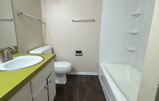 2 beds, 1 bath, 950 sqft, $875, Unit #7