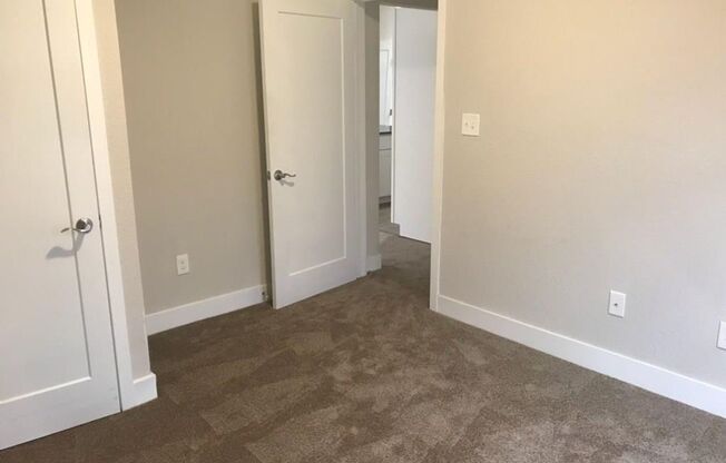 3 beds, 1 bath, 1,120 sqft, $1,550, Unit 28TH729#2-LM