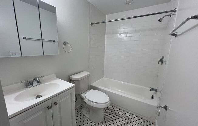 2 beds, 1 bath, 750 sqft, $2,139, Unit 5645 Hobart Street #1