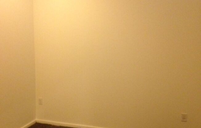 1 bed, 1 bath, 608 sqft, $1,160, Unit 909