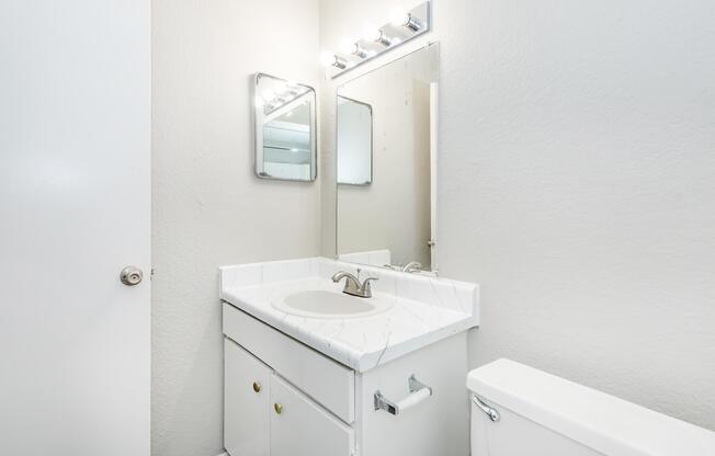 2 beds, 1 bath, 700 sqft, $1,130