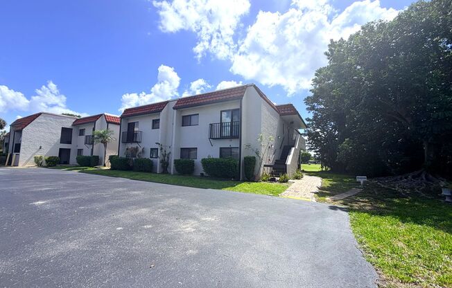 FIRST MONTH RENT FREE@! Immaculate 55+ Condo with Views of Golf Course in N. Ft. Myers