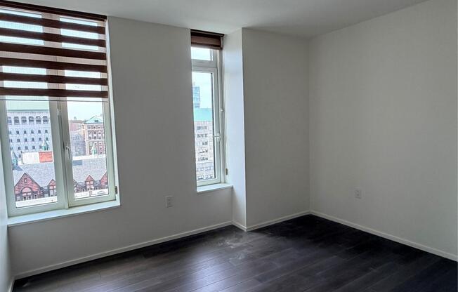 543 W 122 ST