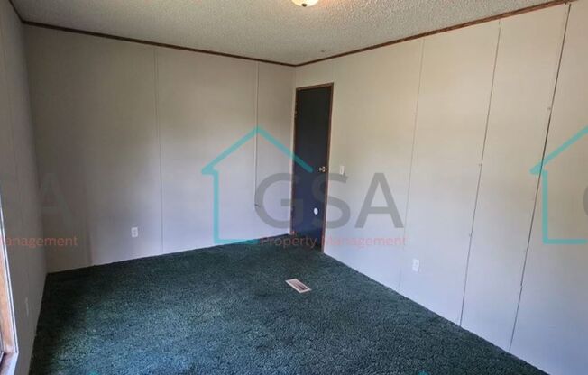 3 beds, 2 baths, 1,280 sqft, $900