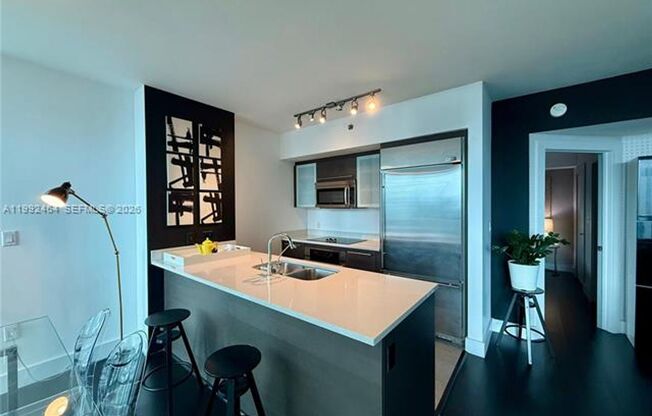 2 beds, 2 baths, 1,123 sqft, $4,650, Unit 55 SE 6th St # 3302