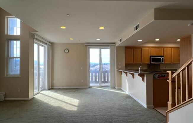 Immaculate 3 Bedroom 2.5 Bath Townhome With Lots of Sunlight and Steps From Luna Park