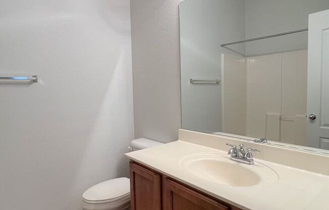 3 beds, 2.5 baths, $1,985, Unit UNIT 1045