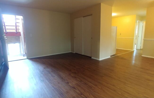 2 beds, 1 bath, 1,000 sqft, $1,000, Unit 3009-9