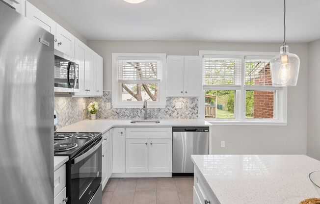 5 E GOLF CLUB LN
