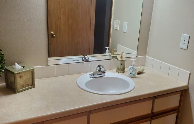 1 bed, 1 bath, 717 sqft, $1,400, Unit E31