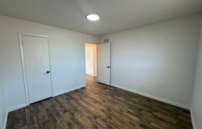 2 beds, 1 bath, 700 sqft, $695, Unit Unit H