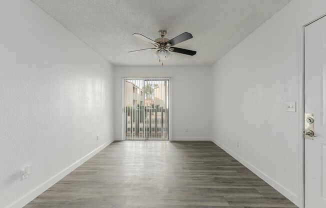 2 beds, 1 bath, 880 sqft, $1,199, Unit 232