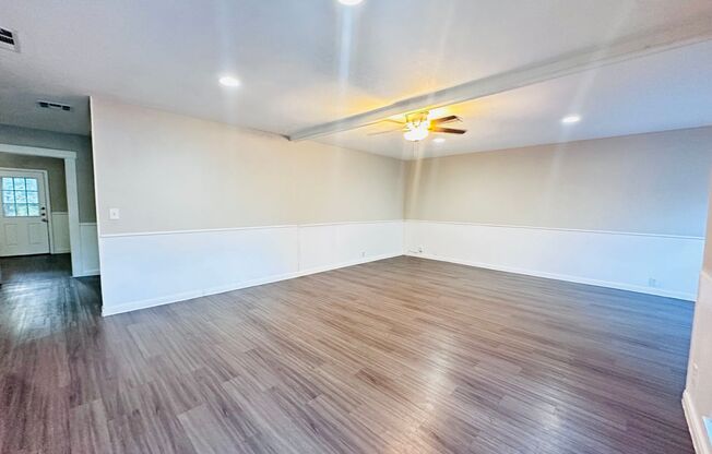 Beautifully renovated 5 bedroom, 3 bathroom home in Oak Grove!
