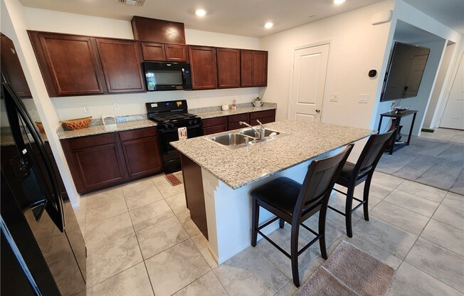 1123 BRILLIANT MDW AVE