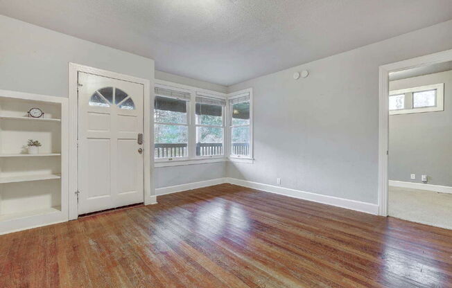 1309 E 13 ST