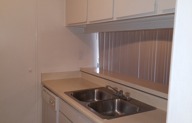 1 bed, 1 bath, 714 sqft, $840, Unit *606