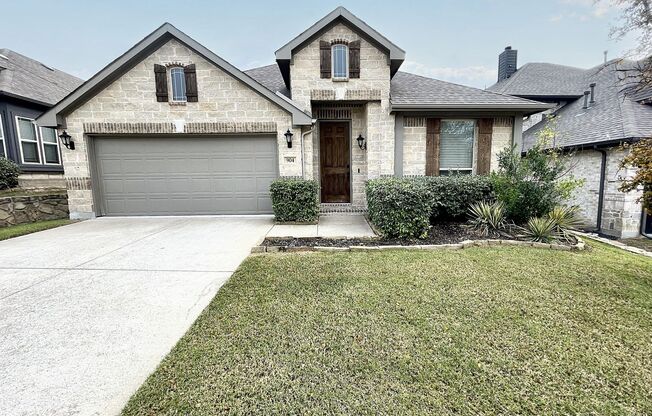 Spacious 4-Bedroom Home with Office, Covered Patio, and Community Amenities in Willow Wood!