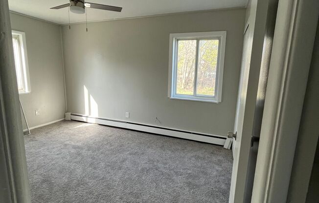 2 beds, 1 bath, $1,040, Unit 102