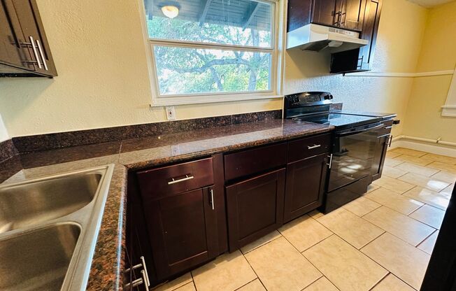 3/1 2nd Story Duplex - Newly Updated!