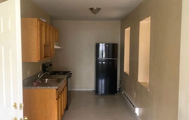 2 beds, 1 bath, 700 sqft, $990, Unit Unit 1