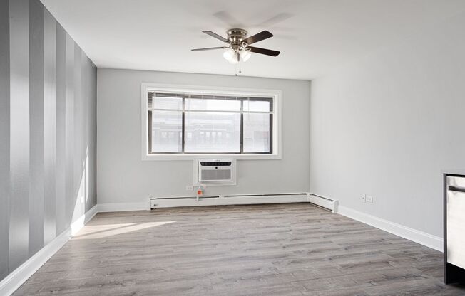 Studio, 1 bath, 295 sqft, $1,475, Unit 434