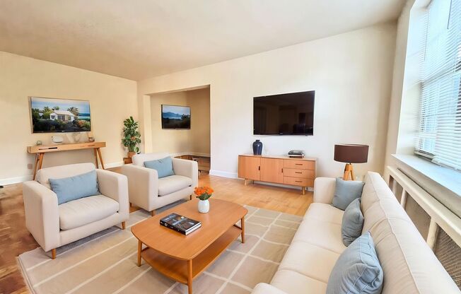 1380 Fort Stevens Dr NW