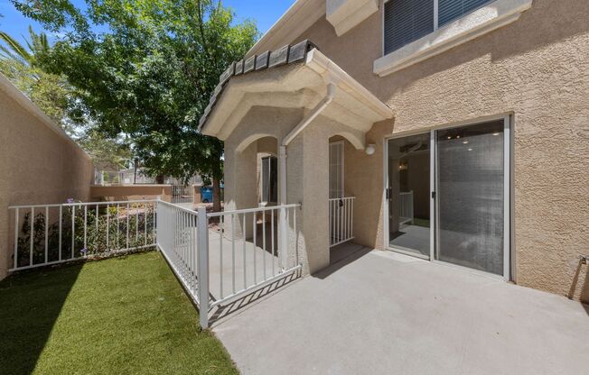 HENDERSON BEAUTIFUL 2-STORY TOWNHOME WITH 1-CAR GARAGE