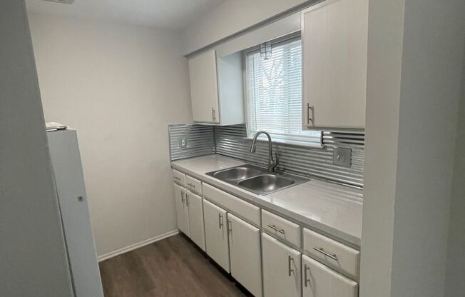 1 bed, 1 bath, 600 sqft, $1,000