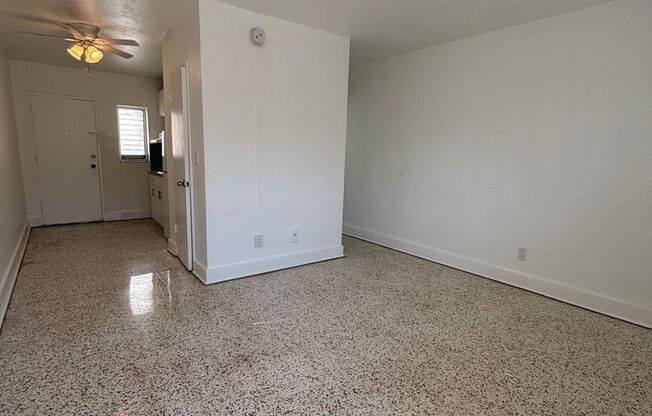 Studio - Centrally located- Walking distance to Brickell!