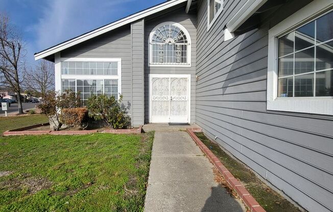 Beautiful home well maintained 4 Bedroom 3 Bath Home in North Stockton.