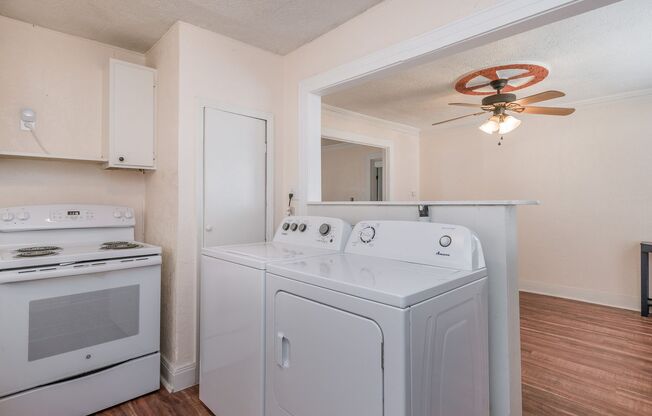 2 beds, 1 bath, $995