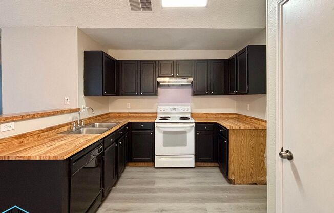 Beautifully renovated 3 bedroom, 2 bath house conveniently located near Culebra and 410.