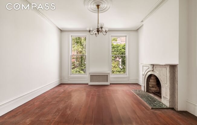 225 W 22 ST