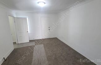 1 bed, 1 bath, 800 sqft, $600, Unit Upper