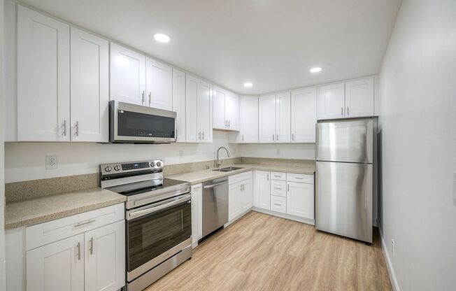 3 beds, 2.5 baths, 1,130 sqft, $3,195, Unit 44