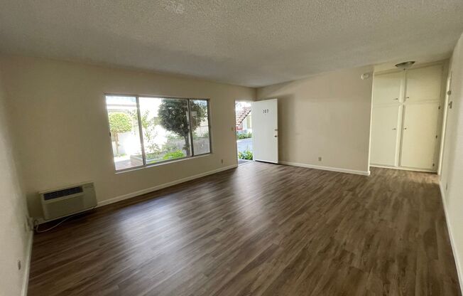 Cozy 1-Bedroom Ground Floor Escape-Glendale's Best Trendy Lifestyle