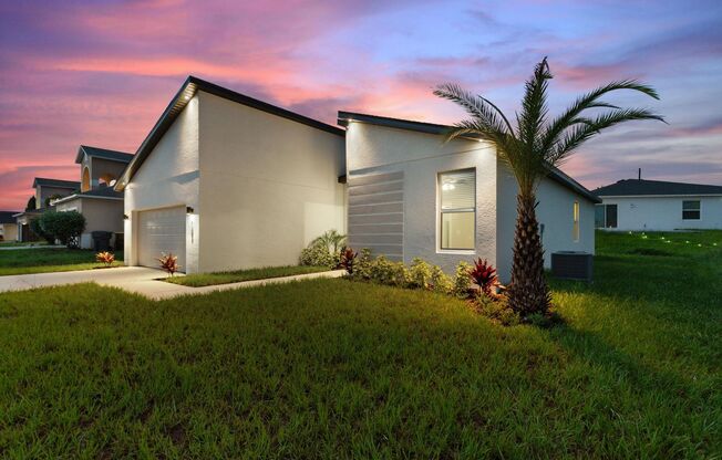 Deposit-Free! Modern, energy efficient home with ALL of the upgrades! Poinciana, FL