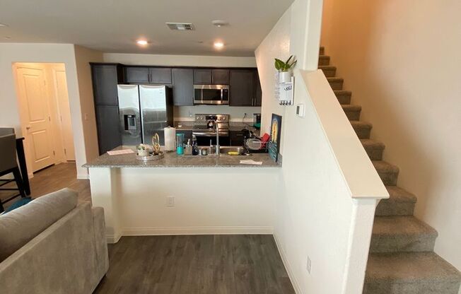 Americana Property Mgmt - 3bed Townhouse built in 2022 in the NW