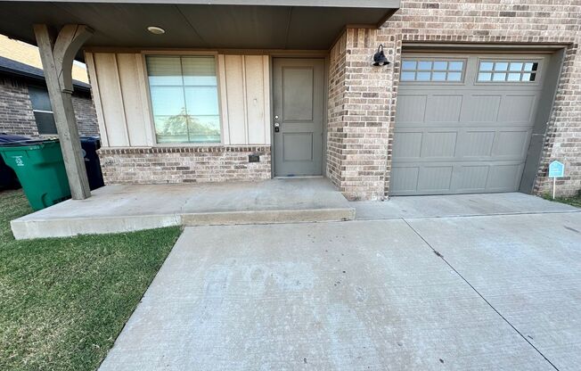 Cute 2 bed 2 bath duplex in NW OKC