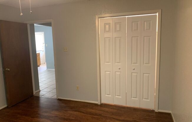 2 beds, 1 bath, $1,365