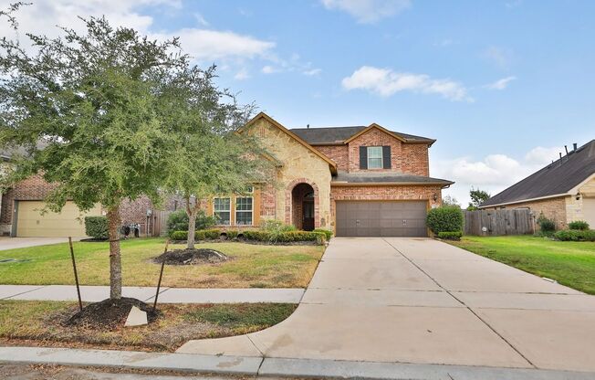 Waterfront Home with 4 Bedrooms and Outdoor Kitchen