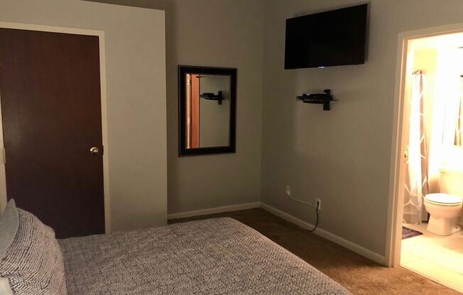 2 beds, 2 baths, 1,028 sqft, $1,699, Unit 806