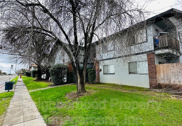 2077 W SHIELDS AVE
