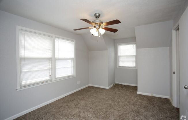 3 beds, 1.5 baths, 1,064 sqft, $1,480, Unit 5425 Plaza Lane