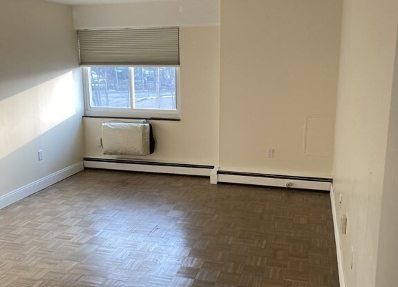 1025 Hancock St