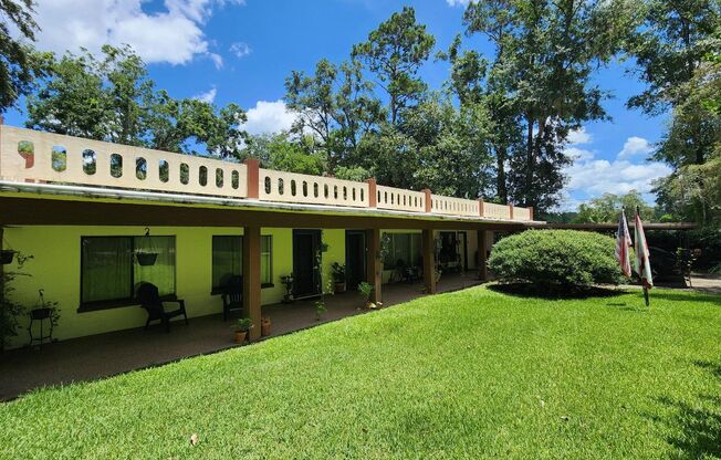 Spacious & Modern 2-Bedroom Duplex in Private Lake Jackson Setting – Tallahassee