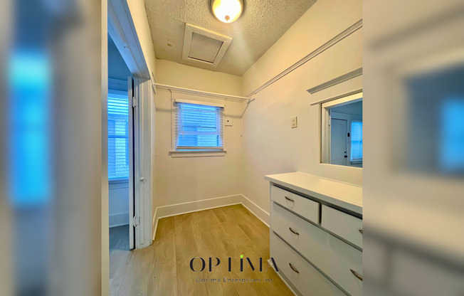 468 Gaviota Ave (Octagon)
