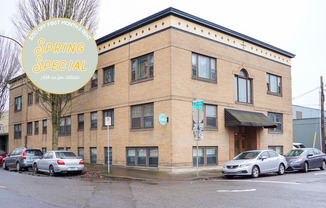 Just Renovated: Top Floor Corner Studio in Hollywood w/ $250 OFF!