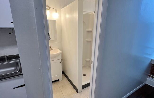 Studio, 1 bath, $900, Unit APT4 R